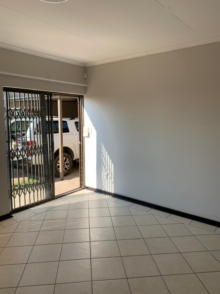 2 Bedroom Property for Sale in Langenhovenpark Free State